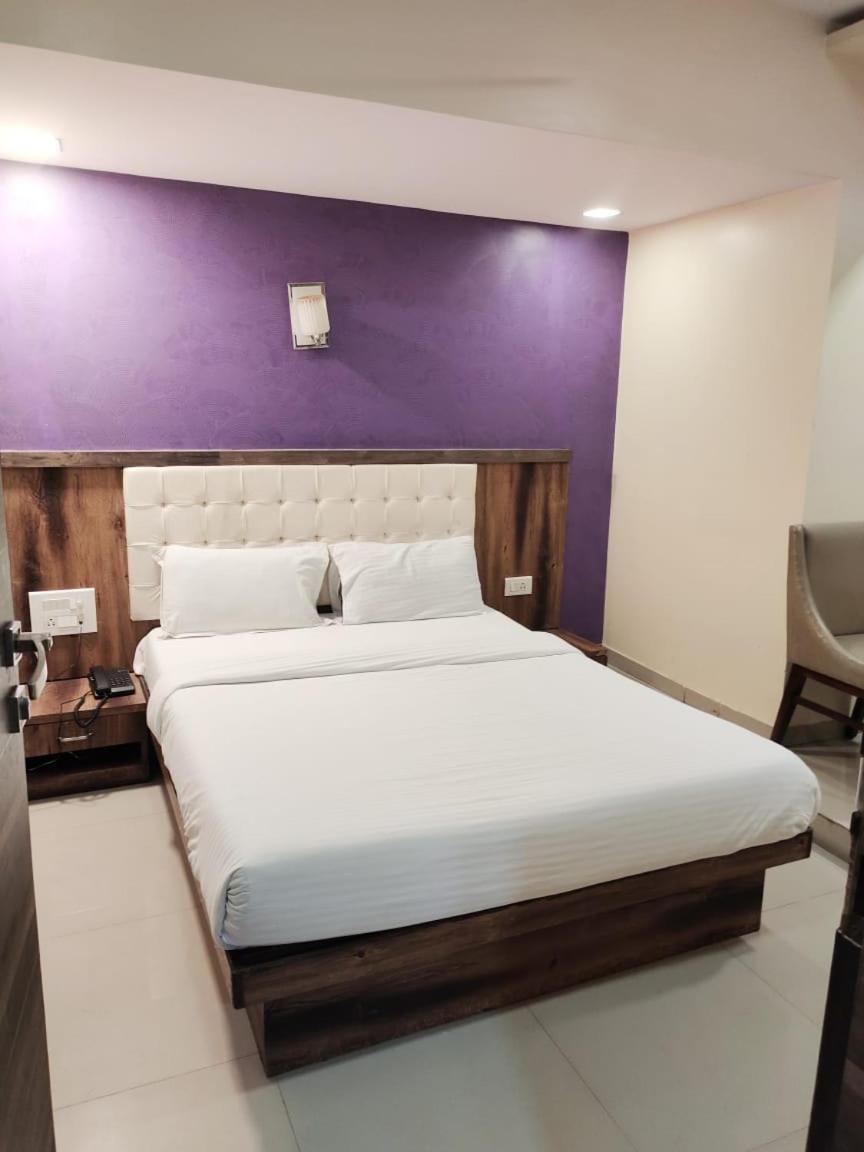 Hotel Golden Park Near Nesco Βομβάη Εξωτερικό φωτογραφία