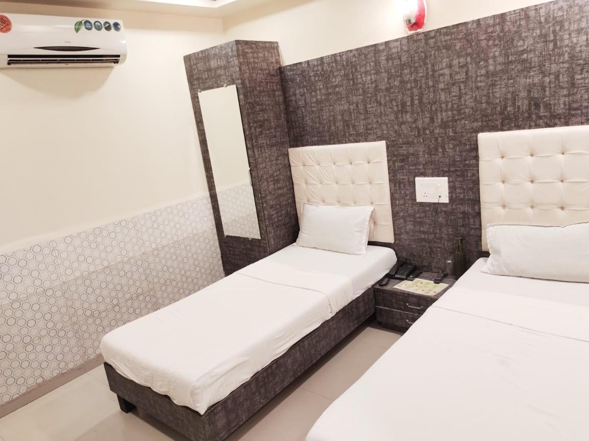 Hotel Golden Park Near Nesco Βομβάη Εξωτερικό φωτογραφία