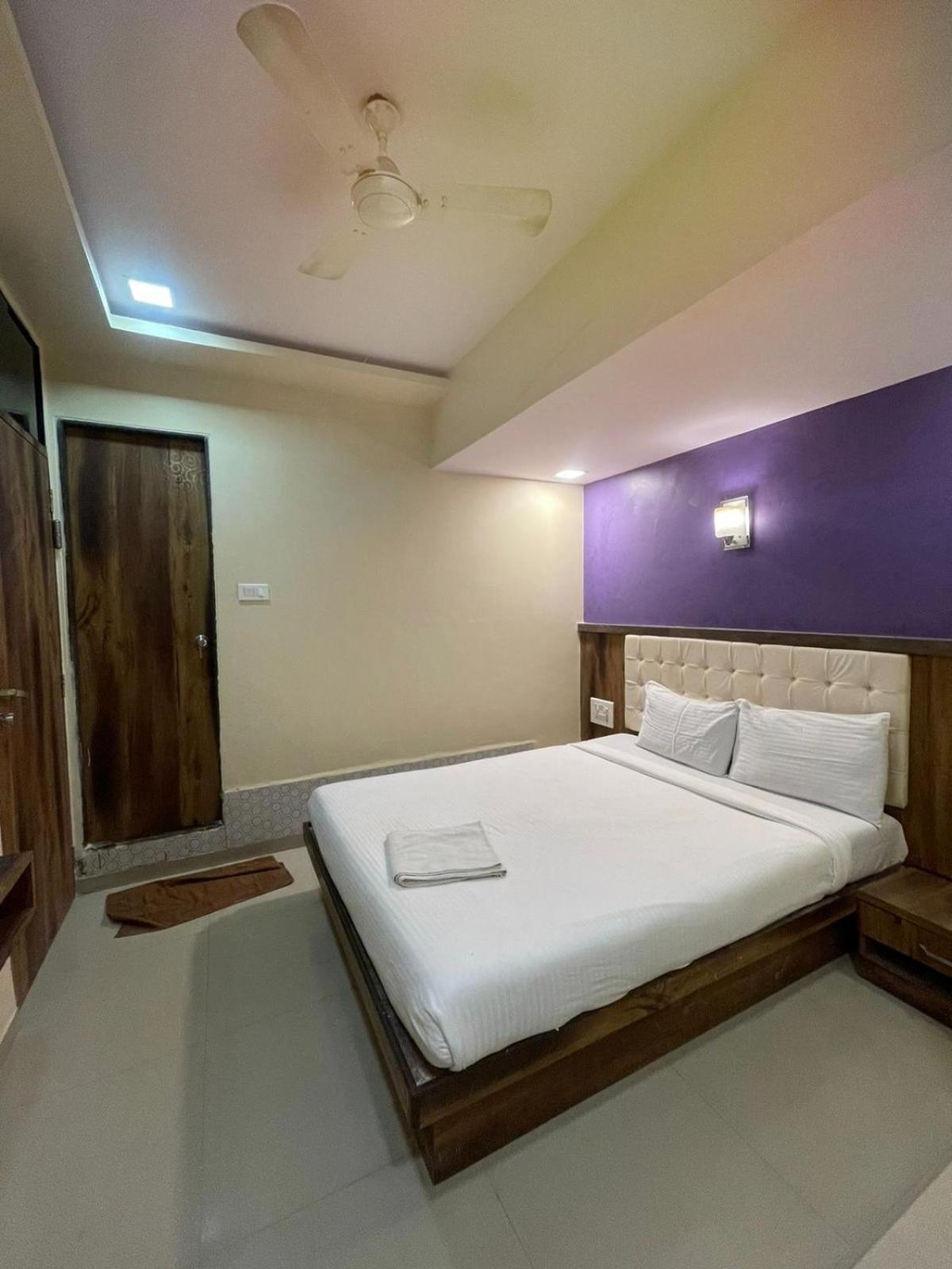 Hotel Golden Park Near Nesco Βομβάη Εξωτερικό φωτογραφία